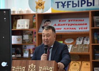 СОЗАҚТА ЖАҢАРТЫЛҒАН ТАРИХ ДӘРІСХАНАСЫ АШЫЛЫП, АРДАГЕР ҰСТАЗ ЕҢБЕГІ ҰЛЫҚТАЛДЫ