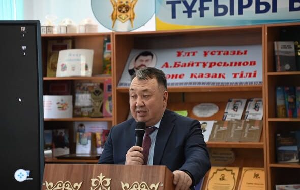 СОЗАҚТА ЖАҢАРТЫЛҒАН ТАРИХ ДӘРІСХАНАСЫ АШЫЛЫП, АРДАГЕР ҰСТАЗ ЕҢБЕГІ ҰЛЫҚТАЛДЫ