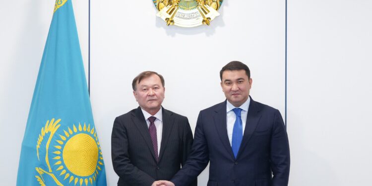 НҰРАЛХАН КӨШЕРОВ «СК-ФАРМАЦИЯ» ЖШС БАСҚАРМА ТӨРАҒАСЫМЕН КЕЗДЕСТІ: ӨҢІРДЕ ДӘРІ-ДӘРМЕКПЕН ҚАМТАМАСЫЗ ЕТУ ЖҮЙЕСІН ЖЕТІЛДІРУ МӘСЕЛЕЛЕРІ ТАЛҚЫЛАНДЫ