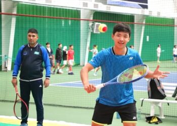 ЗАҢҒАР НҰРЛАНҰЛЫ ТҮРКІСТАНДА ЖАСӨСПІРІМ ТЕННИСШІЛЕРГЕ ШЕБЕРЛІК САБАҒЫН ӨТКІЗІП, ТӘЖІРИБЕСІМЕН БӨЛІСТІ