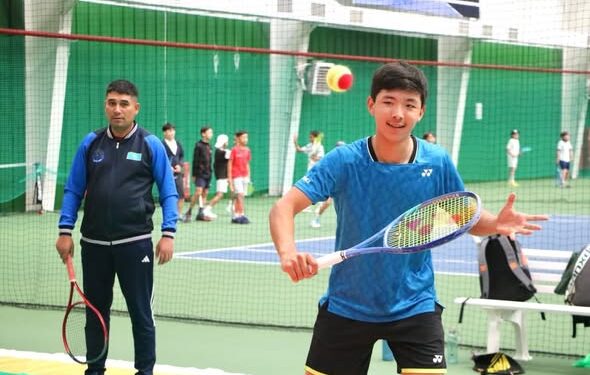 ЗАҢҒАР НҰРЛАНҰЛЫ ТҮРКІСТАНДА ЖАСӨСПІРІМ ТЕННИСШІЛЕРГЕ ШЕБЕРЛІК САБАҒЫН ӨТКІЗІП, ТӘЖІРИБЕСІМЕН БӨЛІСТІ