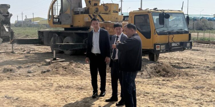 ТҮРКІСТАН: МАҚТААРАЛДА ӨНДІРІСТІК ПАРК САЛУ АРҚЫЛЫ ӨҢІРДІҢ ИНДУСТРИЯЛЫҚ ӘЛЕУЕТІ КҮШЕЙІП, ЖАҢА ЖҰМЫС ОРЫНДАРЫ АШЫЛУДА