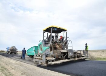 ОТЫРАР АУДАНЫНДА «АҚТӨБЕ–ШІЛІК» БАҒЫТЫНДАҒЫ АВТОМОБИЛЬ ЖОЛЫНА ОРТАША ЖӨНДЕУ ЖҰМЫСТАРЫ ЖҮРГІЗІЛУДЕ