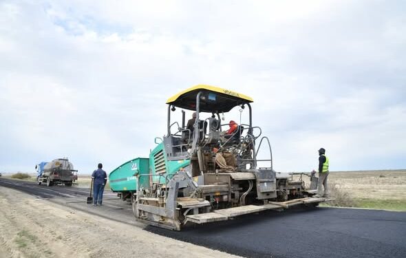 ОТЫРАР АУДАНЫНДА «АҚТӨБЕ–ШІЛІК» БАҒЫТЫНДАҒЫ АВТОМОБИЛЬ ЖОЛЫНА ОРТАША ЖӨНДЕУ ЖҰМЫСТАРЫ ЖҮРГІЗІЛУДЕ