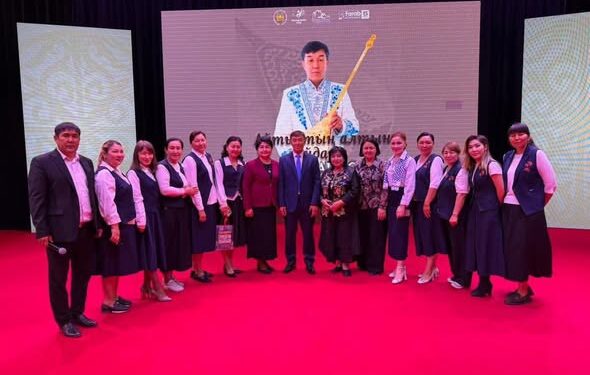 ТҮРКІСТАН: «ФАРАБ» КІТАПХАНАСЫНДА АЙТЫСКЕР АҚЫН БЕКАРЫС ШОЙБЕКОВПЕН КЕЗДЕСУ ӨТТІ