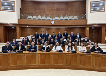 ӘУЕЗОВ ЖАСТАРЫ ПАРЛАМЕНТ МӘЖІЛІСІНДЕ