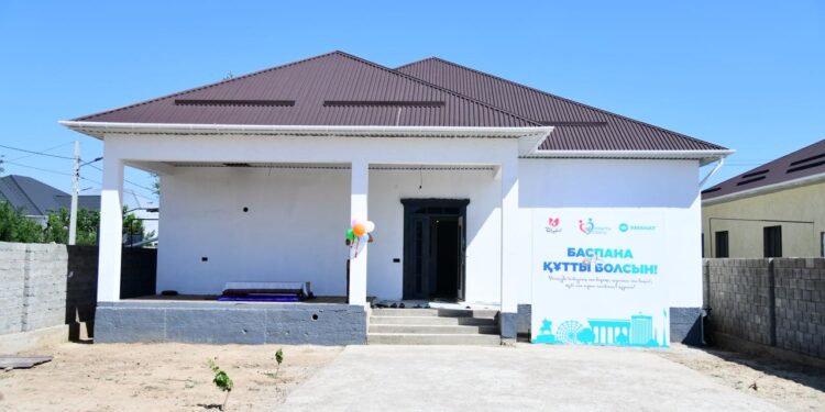 «AMANAT» партиясының қолдауы: 8 жыл бойы сергелденген отбасы баспаналы болды