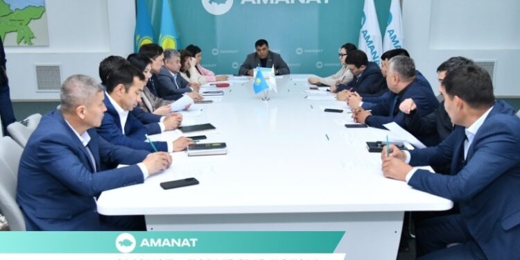 AMANAT: «ҚАРЫЗСЫЗ ҚОҒАМ» ЖОБАСЫН ЖҮЗЕГЕ АСЫРУ МӘСЕЛЕЛЕРІ ТАЛҚЫЛАНДЫ