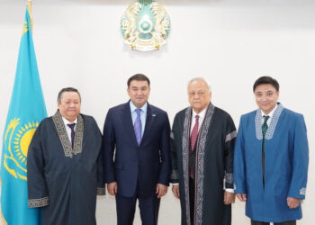 Түркістан облысының әкімі қаламгерлермен кездесіп, руханият мәселесін талқылады