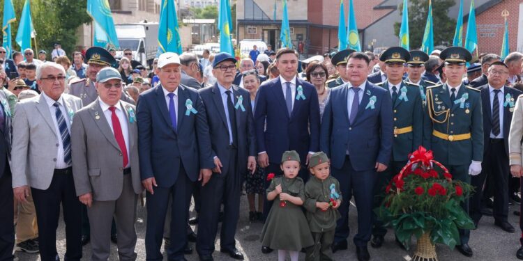МАЙДАНГЕРЛЕР РУХЫНА ТАҒЗЫМ: ШЫМКЕНТТЕ ЖЕҢІС КҮНІНЕ АРНАЛҒАН САЛТАНАТТЫ ІС-ШАРА ӨТТІ