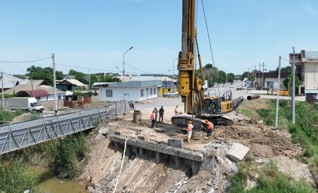 Мақтааралдағы стратегиялық маңызы бар көпір жаңартылуда