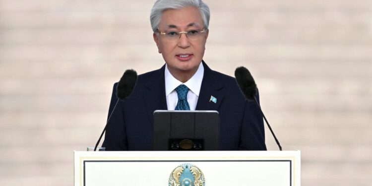 Президент: «Таяу арада Үкімет мемлекеттік рәміздерді орынды пайдалану мәселесі бойынша қаулыға қажетті түзетулерді енгізеді»