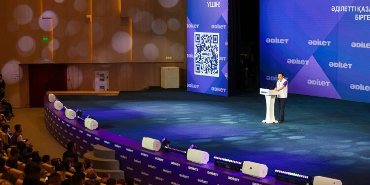 «Әділет» партиясы ел өңірлерінен жиналған МИБ, ПИК төрағалары мен сарапшылармен тұрғын үй-коммуналдық шаруашылық мәселелерін талқылады