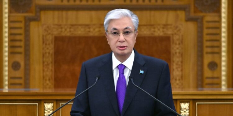 Құрылтайдың алғашқы тарихи сессиясы басталды