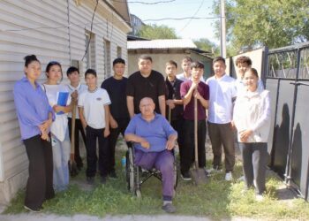 «Әділет» партиясының жастары ел бойынша 200-ге жуық қартқа көмек көрсетті