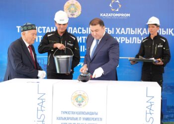 ПРЕЗИДЕНТ ТАПСЫРМАСЫ: ТҮРКІСТАНДА ХАЛЫҚАРАЛЫҚ ІТ УНИВЕРСИТЕТІНІҢ ЖАҢА ОҚУ КОРПУСЫНЫҢ ҚҰРЫЛЫСЫ БАСТАЛДЫ