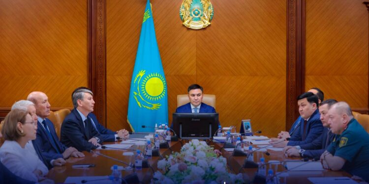 АППАРАТ ОТЫРЫСЫ: ӨЗЕКТІ МӘСЕЛЕЛЕР ҚАРАЛДЫ