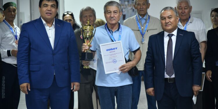 ҮШ ҰРПАҚ – ОРТАҚ МҰРАТ: ШЫМКЕНТТЕ ҚАРИЯЛАР ӨЗАРА КІМ МЫҚТЫНЫ АНЫҚТАДЫ