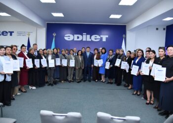ҰСТАЗ ЕҢБЕГІНЕ ҚҰРМЕТ КӨРСЕТІЛДІ