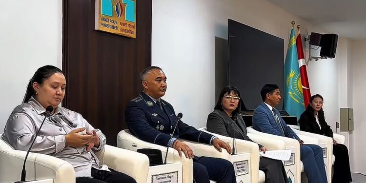 ХАЛЫҚАРАЛЫҚ ҚАЗАҚ-ТҮРІК УНИВЕРСИТЕТІНДЕ ЖАСТАРҒА ДРОППЕРЛІКТІҢ ҚАУІПТЕРІ ТҮСІНДІРІЛДІ